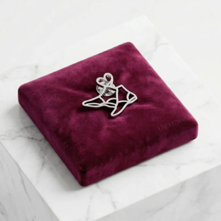 Pin "Gardesteifel" auf Samtkissen