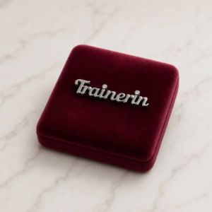 Pin "Trainerin" auf Kissen